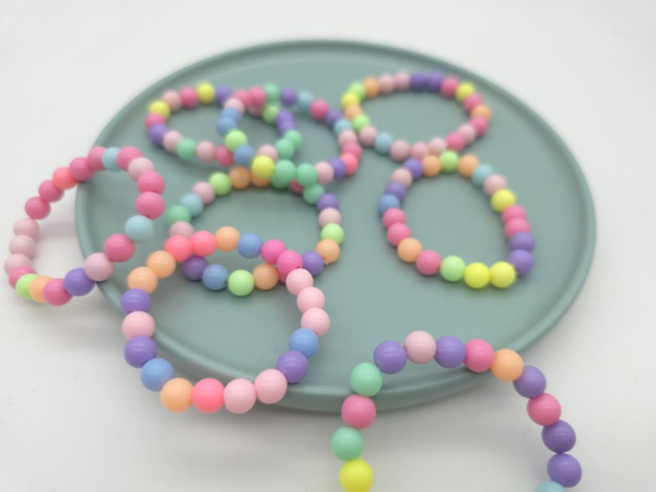 bunte Kinder Perlen-Armbänder